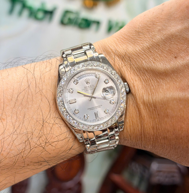Rolex 18946 platin size 39 vành kim cương Zin hãng size 39 giá  1tỷ060 triệu