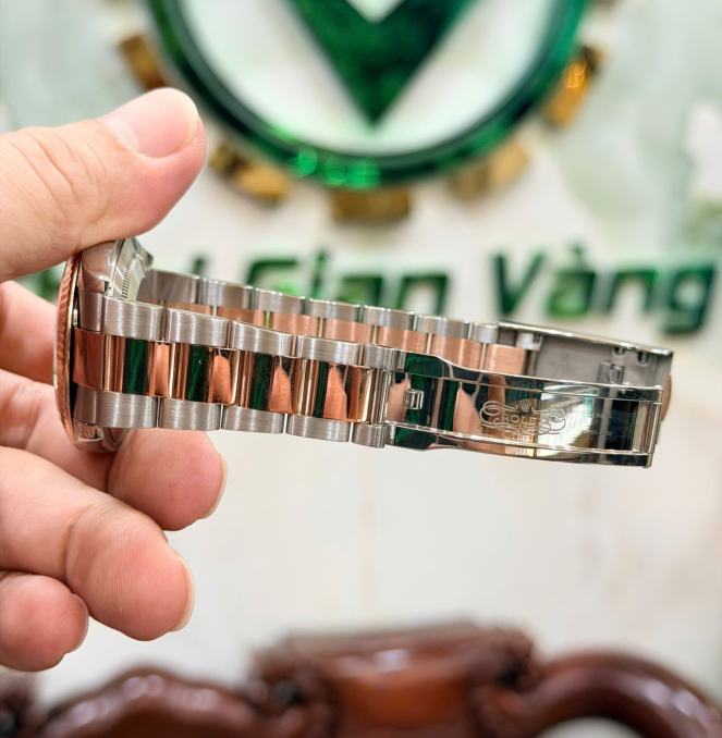 Rolex 126331 đờ mi vàng hồng size 41 mặt sundust giá 345 triệu