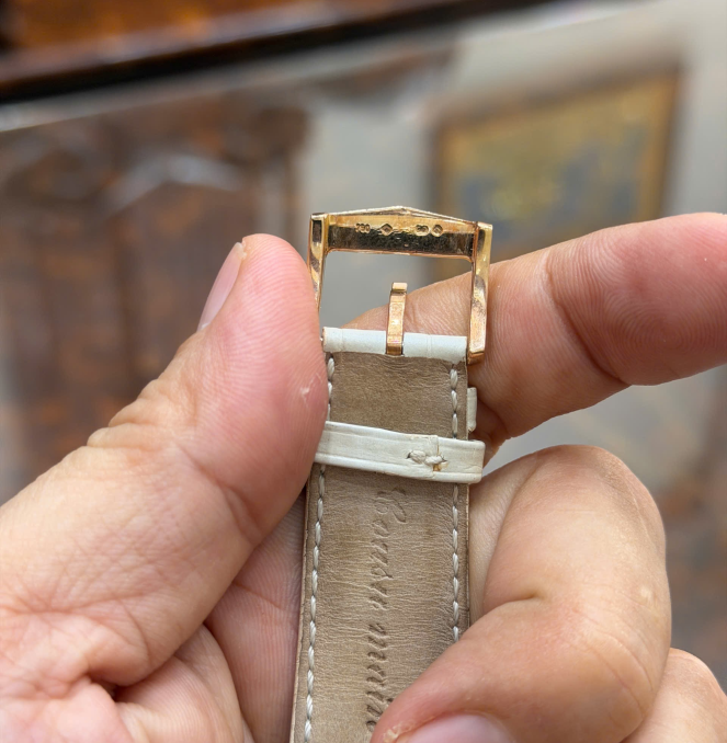 Harry Winston vàng hồng kim cương Zin hãng giá 368 triệu