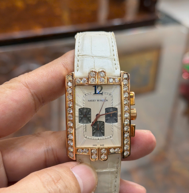 Harry Winston vàng hồng kim cương Zin hãng giá 368 triệu