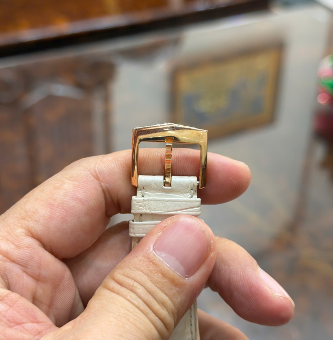 Harry Winston vàng hồng kim cương Zin hãng giá 368 triệu