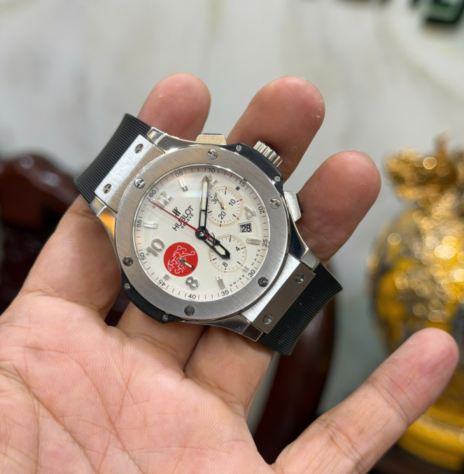 Hublot bản kỷ niệm World Cup 2006  Thủy Sỹ size 44 giá 108 triệu