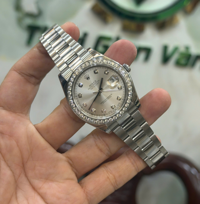 Rolex 116334 option niềng kim cương thiên nhiên to bự + size 41 giá 250 triệu 