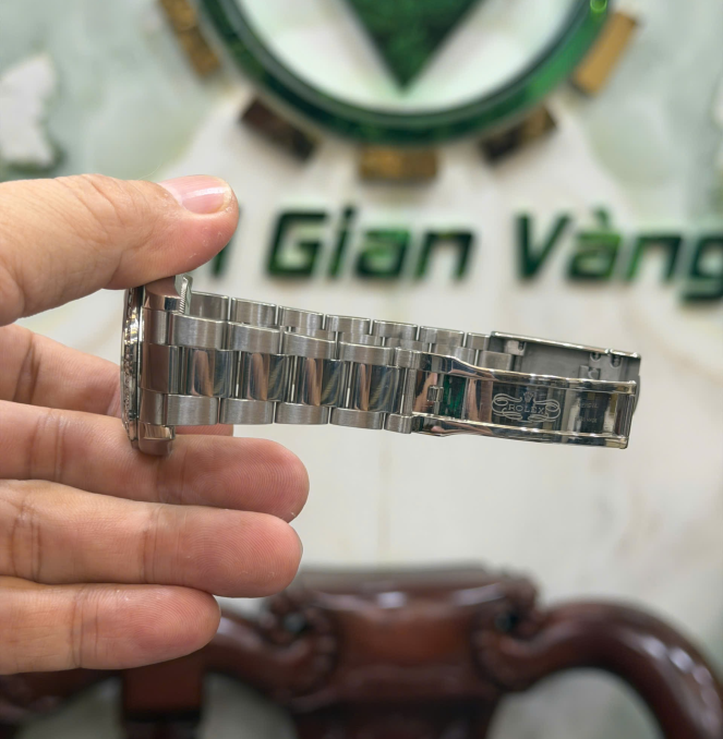 Rolex 116334 option niềng kim cương thiên nhiên to bự + size 41 giá 250 triệu 