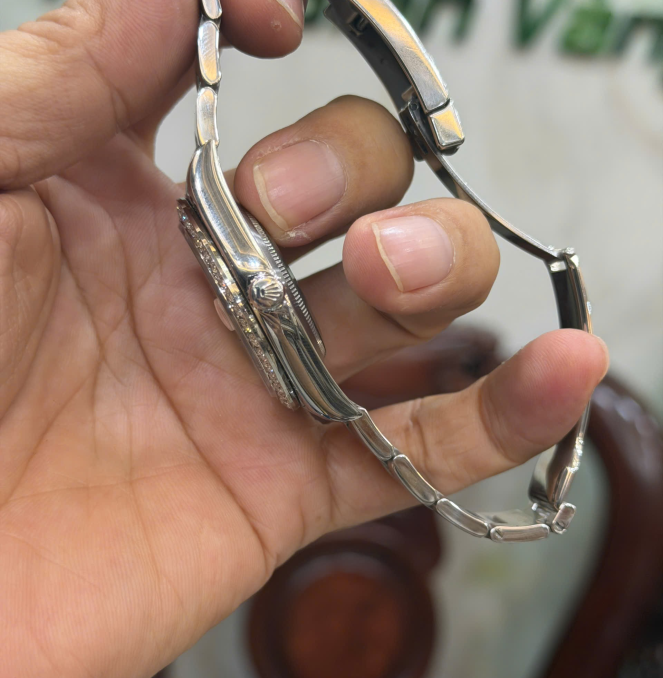 Rolex 116334 option niềng kim cương thiên nhiên to bự + size 41 giá 250 triệu 