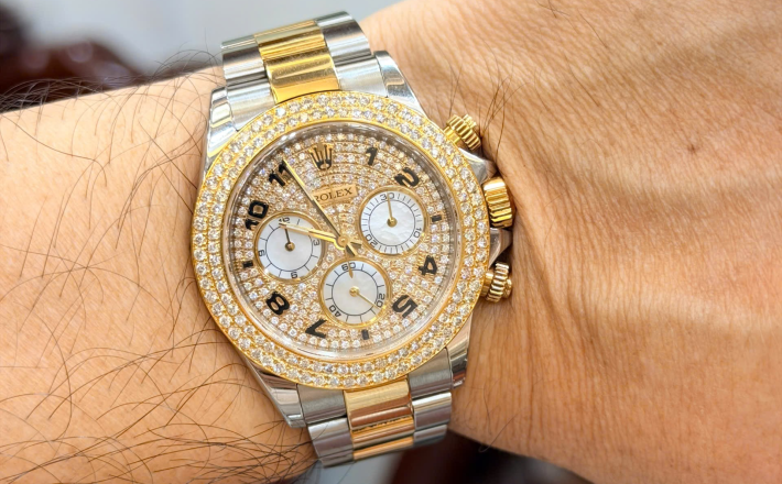 Rolex 116523 đờ mi vàng - mặt số + niềng kim cương thiên giá 418 triệu
