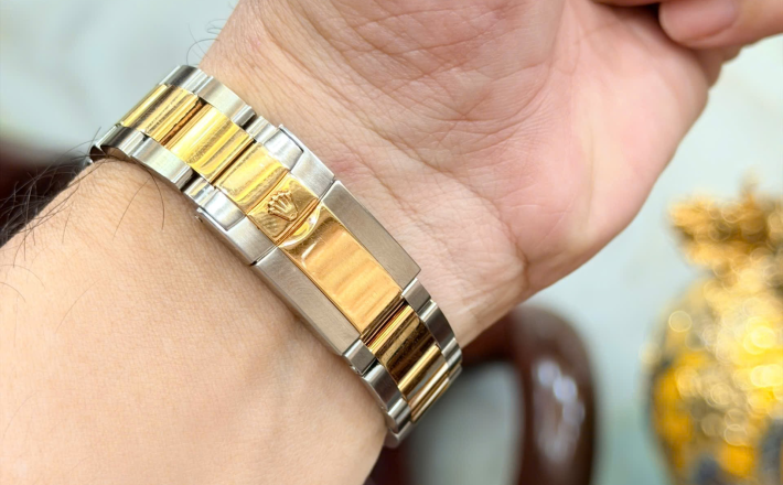 Rolex 116523 đờ mi vàng - mặt số + niềng kim cương thiên giá 418 triệu