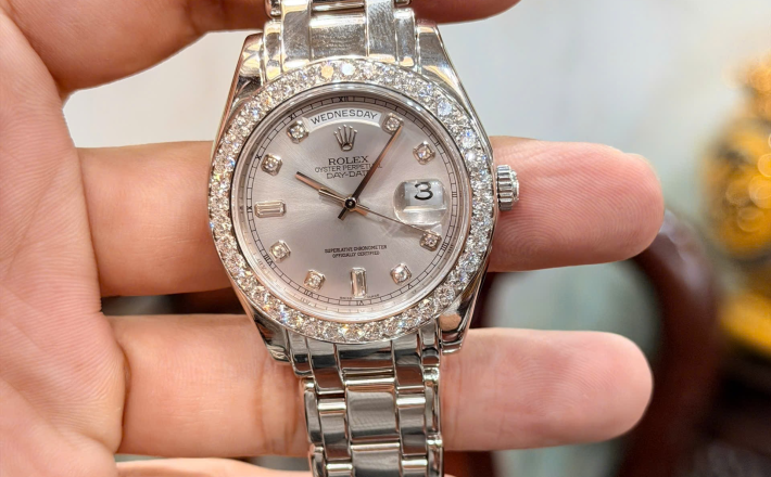Rolex 18946 platin size 39 vành kim cương Zin hãng size 39 giá  1tỷ060 triệu
