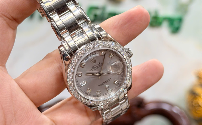 Rolex 18946 platin size 39 vành kim cương Zin hãng size 39 giá  1tỷ060 triệu