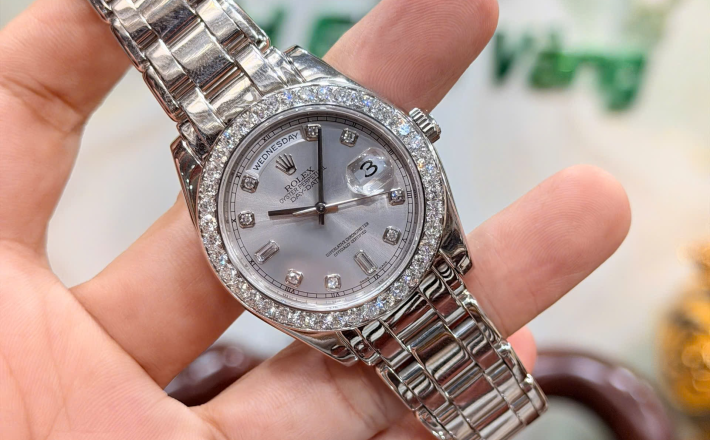Rolex 18946 platin size 39 vành kim cương Zin hãng size 39 giá  1tỷ060 triệu