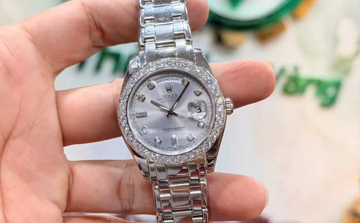 Rolex 18946 platin size 39 vành kim cương Zin hãng size 39 giá  1tỷ060 triệu