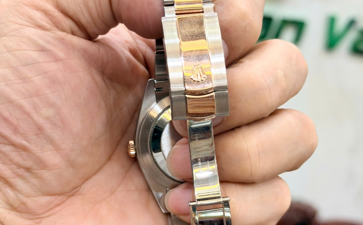 Rolex 126331 đờ mi vàng hồng size 41 mặt sundust giá 345 triệu