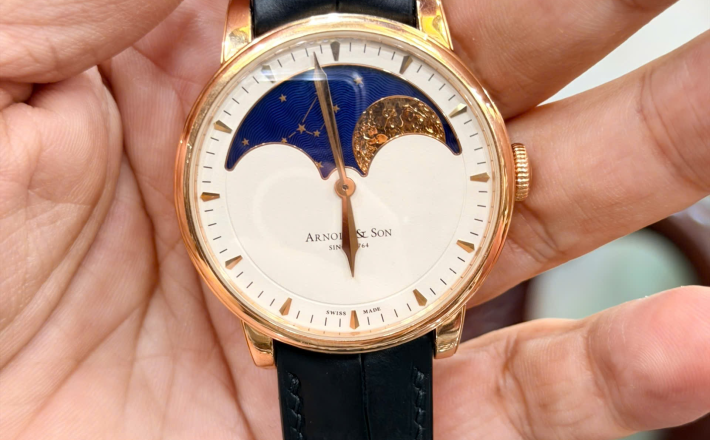Arnold & Son HM Perpetual Moon size 42 mm Trăng đại 122 năm giá 279 triệu