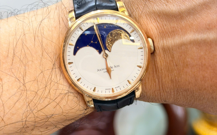 Arnold & Son HM Perpetual Moon size 42 mm Trăng đại 122 năm giá 279 triệu