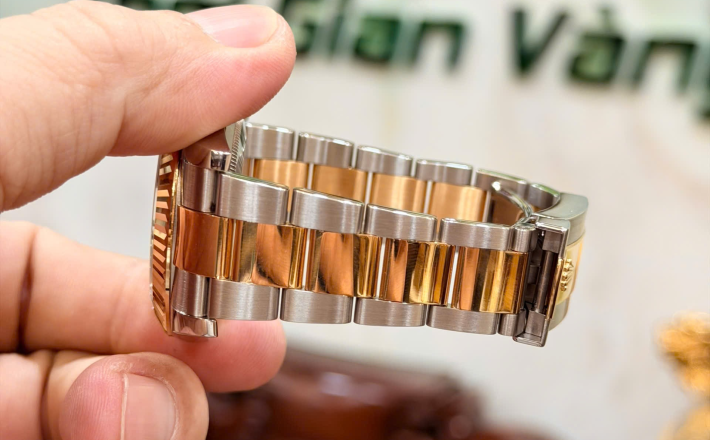 Rolex 126333 đờ mi vàng vàng size 41 giá  288 triệu
