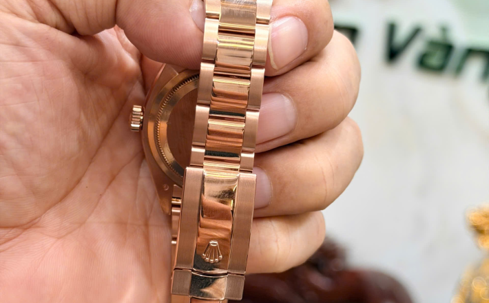 Rolex sky Dweller 326935 chỉnh giờ trên vành benzen hộp sổ thẻ 2018 giá  1tỷ199 triệu