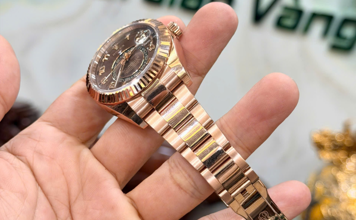 Rolex sky Dweller 326935 chỉnh giờ trên vành benzen hộp sổ thẻ 2018 giá  1tỷ199 triệu