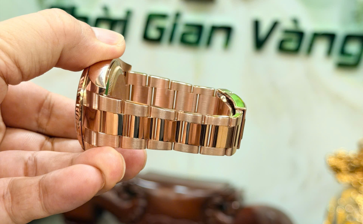 Rolex sky Dweller 326935 chỉnh giờ trên vành benzen hộp sổ thẻ 2018 giá  1tỷ199 triệu