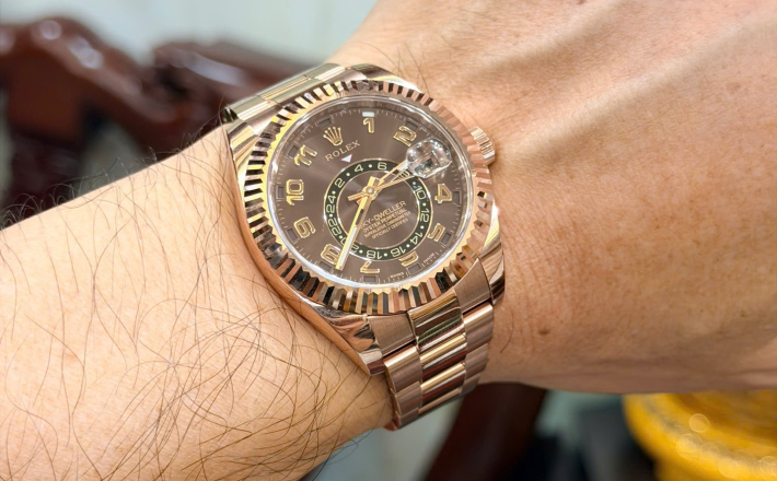Rolex sky Dweller 326935 chỉnh giờ trên vành benzen hộp sổ thẻ 2018 giá  1tỷ199 triệu