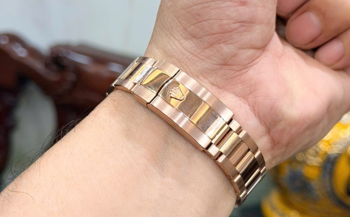 Rolex sky Dweller 326935 chỉnh giờ trên vành benzen hộp sổ thẻ 2018 giá  1tỷ199 triệu