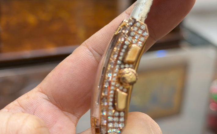 Harry Winston vàng hồng kim cương Zin hãng giá 368 triệu