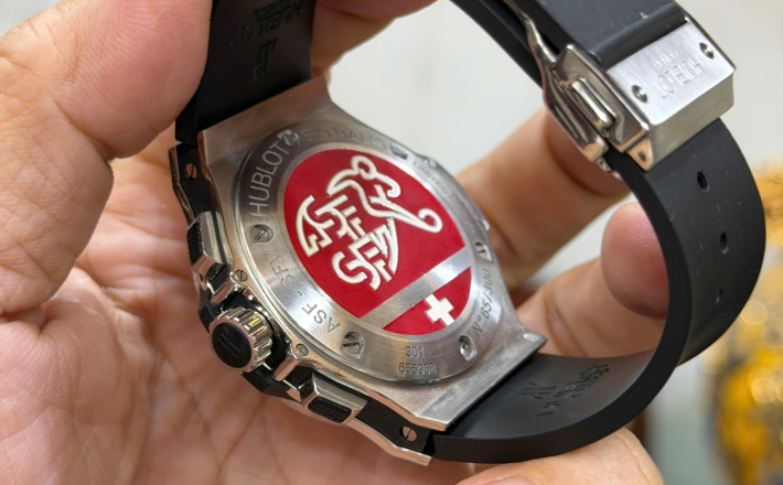 Hublot bản kỷ niệm World Cup 2006  Thủy Sỹ size 44 giá 108 triệu