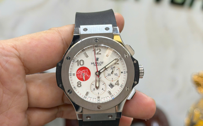 Hublot bản kỷ niệm World Cup 2006  Thủy Sỹ size 44 giá 108 triệu