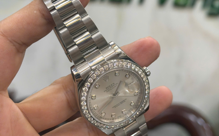 Rolex 116334 option niềng kim cương thiên nhiên to bự + size 41 giá 250 triệu 