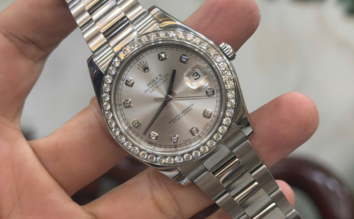 Rolex 116334 option niềng kim cương thiên nhiên to bự + size 41 giá 250 triệu 