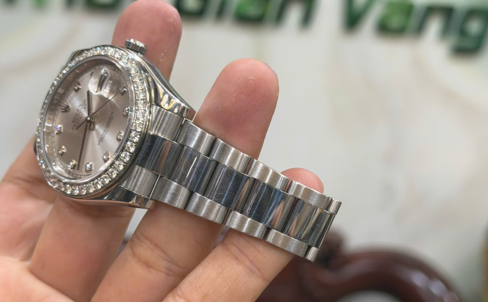 Rolex 116334 option niềng kim cương thiên nhiên to bự + size 41 giá 250 triệu 
