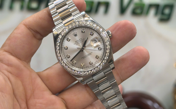 Rolex 116334 option niềng kim cương thiên nhiên to bự + size 41 giá 250 triệu 